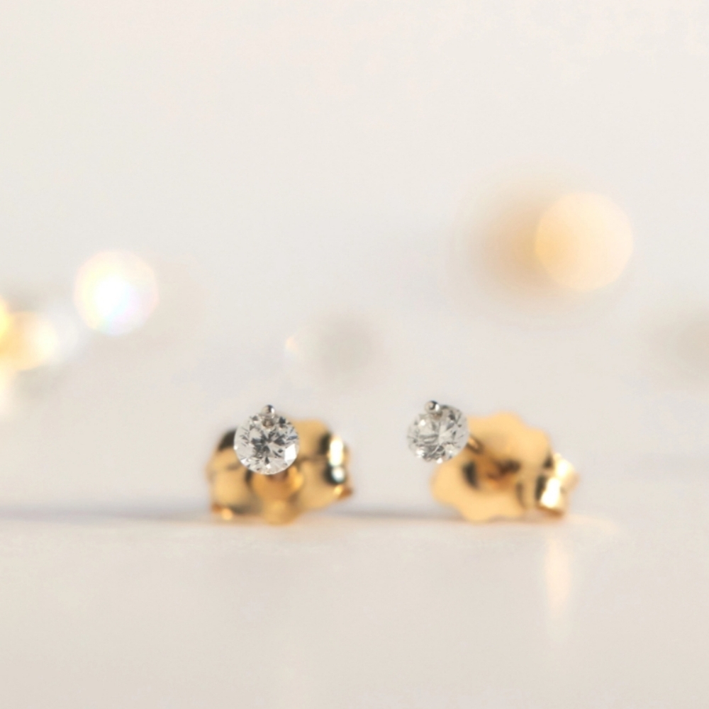 SOLD/ Catbird Pinprick Diamond Stud